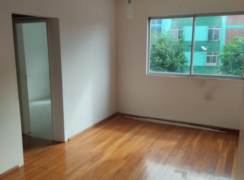 Apartamento à venda com 2 quartos, 70m² - Foto 1