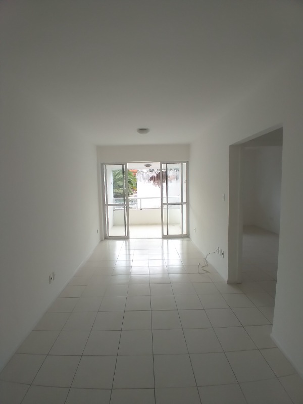 Apartamento à venda com 2 quartos, 67m² - Foto 1