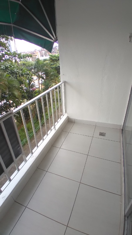 Apartamento à venda com 3 quartos, 75m² - Foto 2