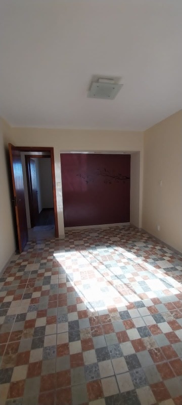 Apartamento à venda com 3 quartos, 95m² - Foto 2