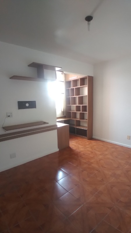 Apartamento à venda com 2 quartos, 70m² - Foto 2