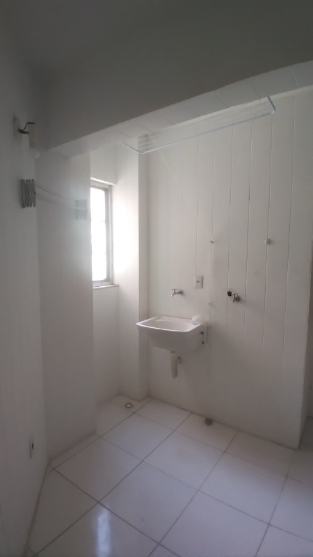 Apartamento à venda com 2 quartos, 65m² - Foto 4