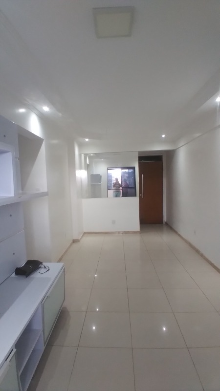 Apartamento à venda com 3 quartos, 69m² - Foto 2