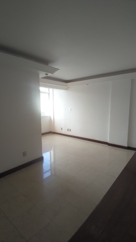 Apartamento à venda com 3 quartos, 85m² - Foto 2