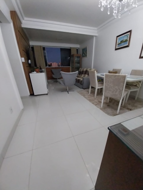 Apartamento à venda com 2 quartos, 70m² - Foto 3