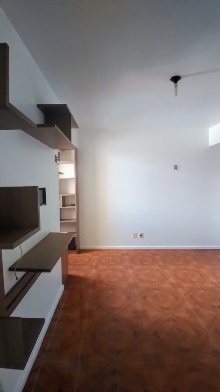 Apartamento à venda com 2 quartos, 70m² - Foto 4