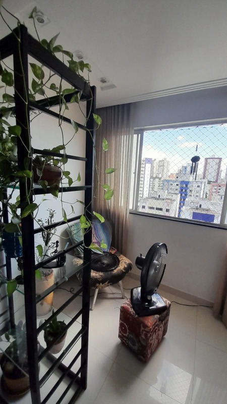 Apartamento à venda com 2 quartos, 70m² - Foto 2