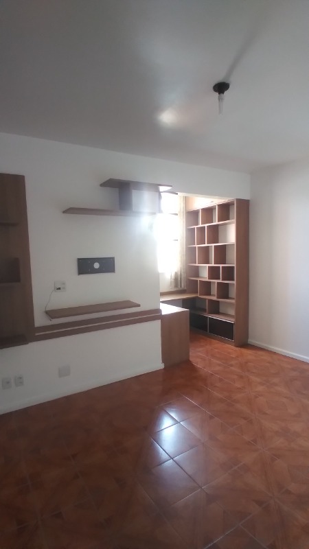 Apartamento à venda com 2 quartos, 70m² - Foto 3