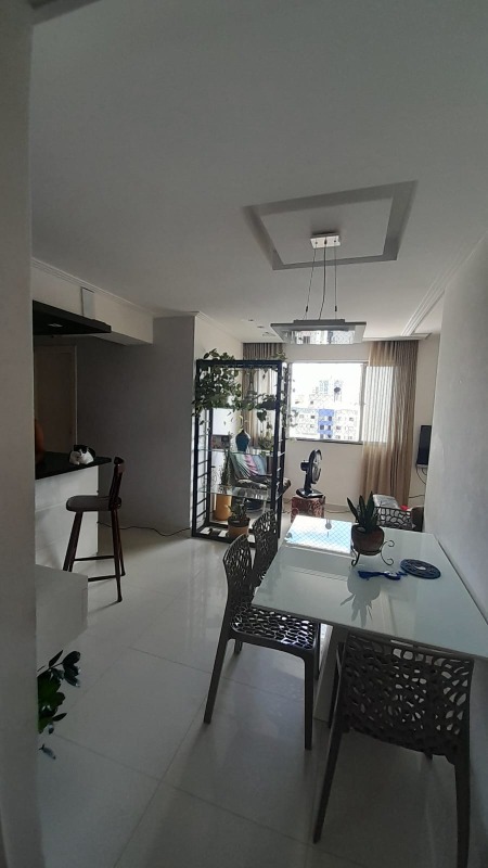 Apartamento à venda com 2 quartos, 70m² - Foto 4