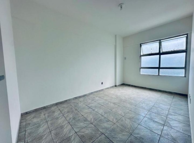 Apartamento à venda com 2 quartos, 75m² - Foto 3