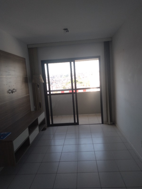 Apartamento à venda com 3 quartos, 75m² - Foto 2