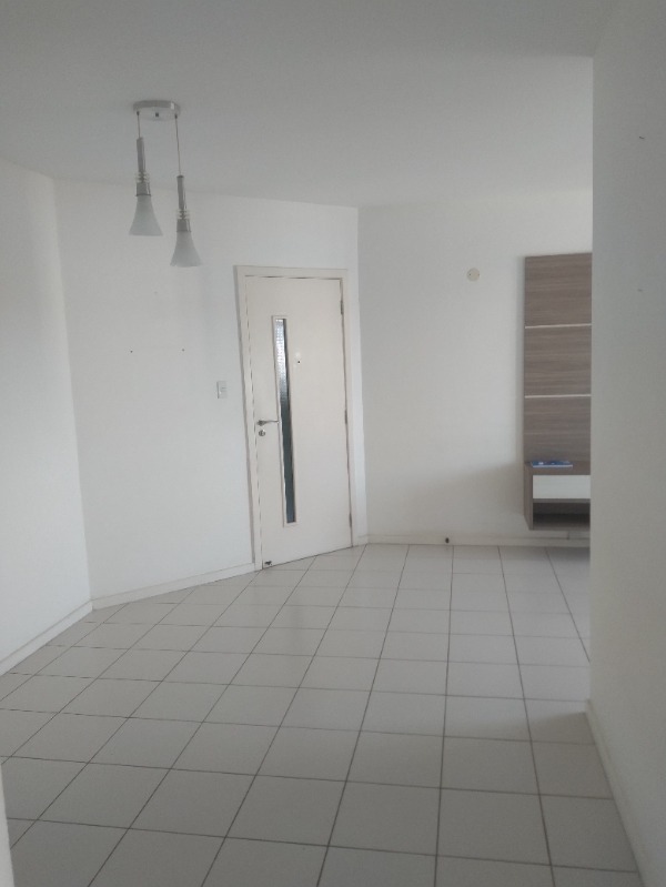 Apartamento à venda com 3 quartos, 75m² - Foto 3