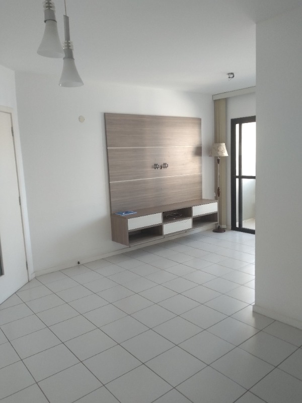 Apartamento à venda com 3 quartos, 75m² - Foto 2