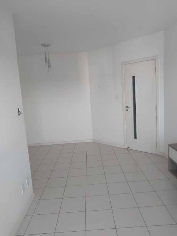 Apartamento à venda com 3 quartos, 75m² - Foto 8