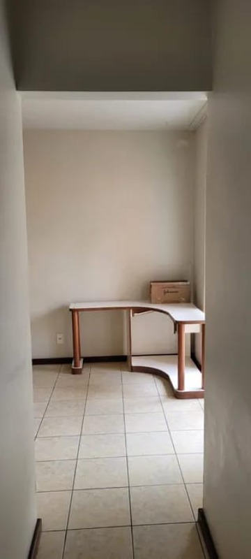 Apartamento à venda com 2 quartos, 70m² - Foto 3