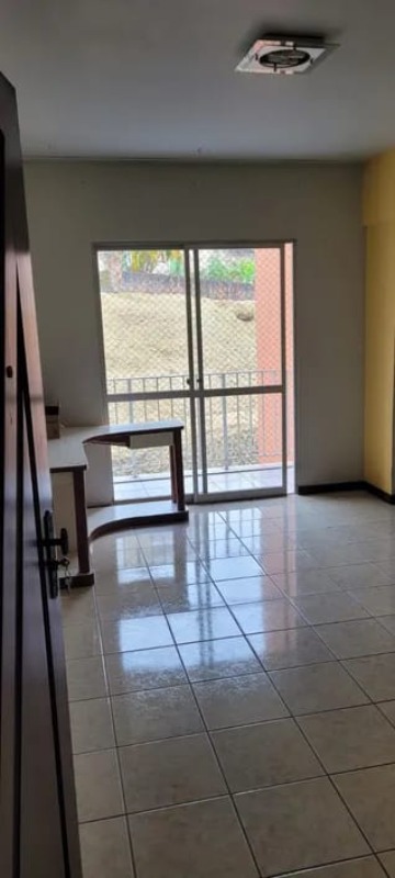 Apartamento à venda com 2 quartos, 70m² - Foto 1