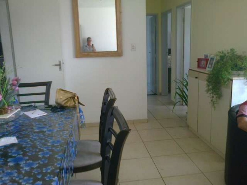 Apartamento à venda com 2 quartos, 75m² - Foto 2