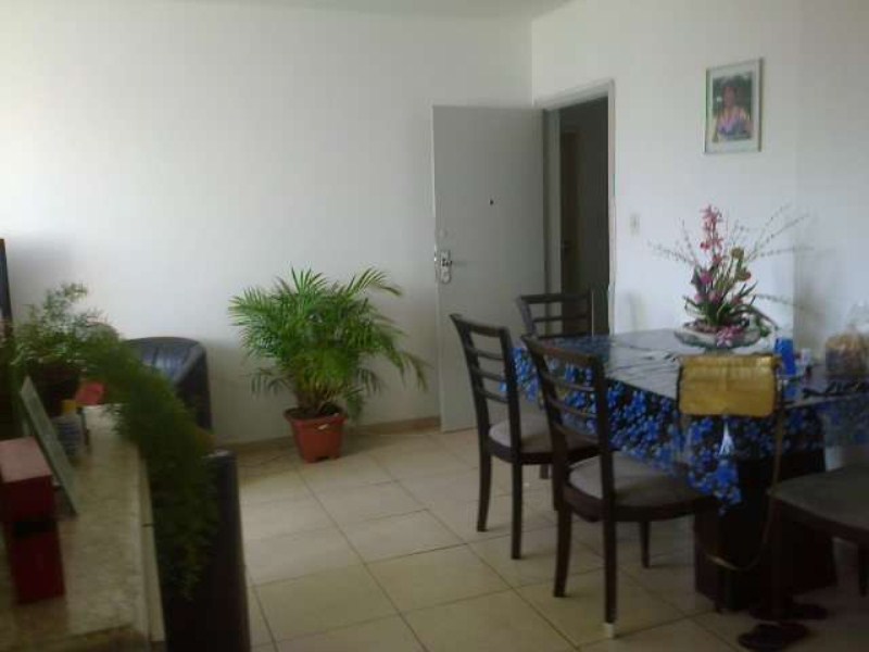 Apartamento à venda com 2 quartos, 75m² - Foto 3