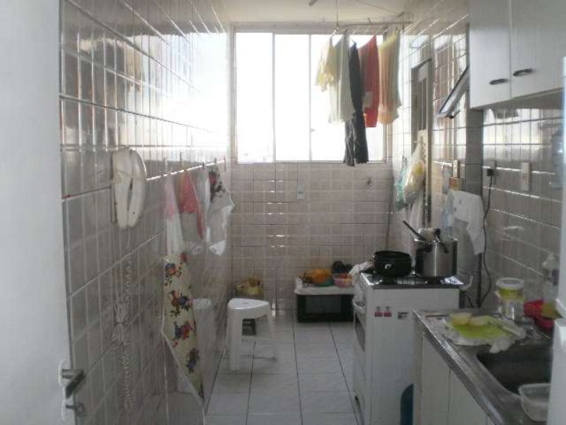 Apartamento à venda com 3 quartos, 80m² - Foto 2