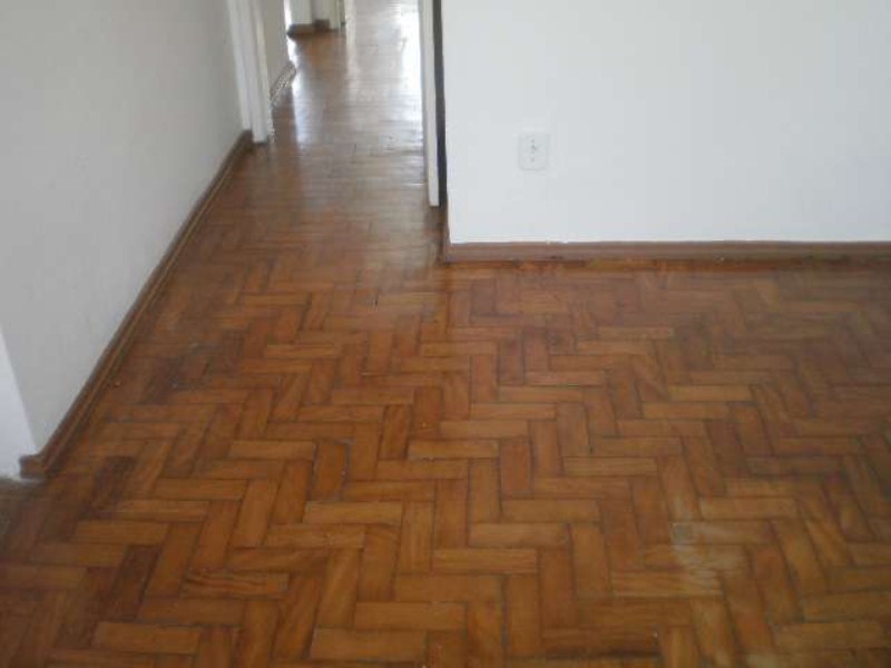 Apartamento à venda com 2 quartos, 75m² - Foto 2