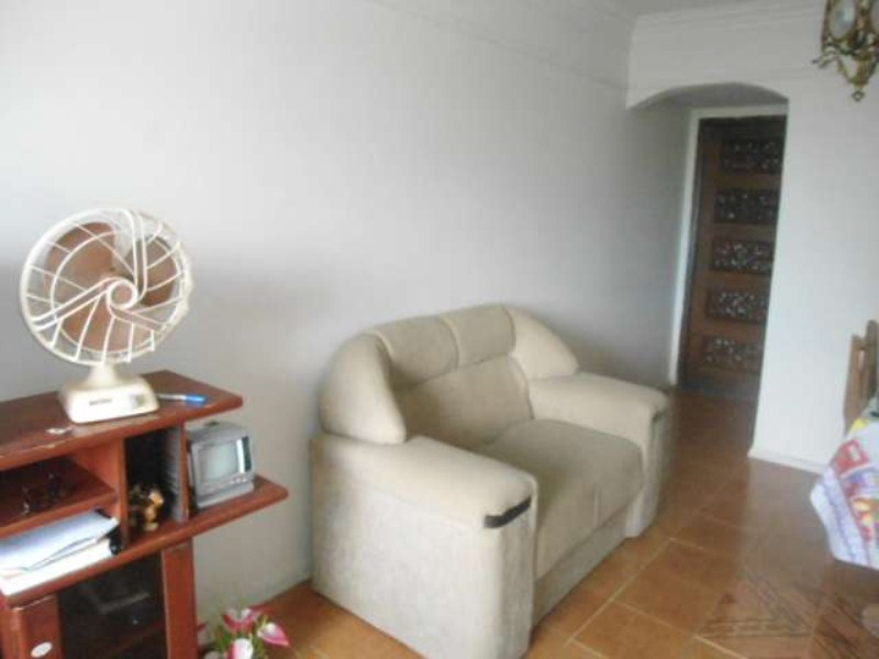 Apartamento à venda com 2 quartos, 72m² - Foto 3