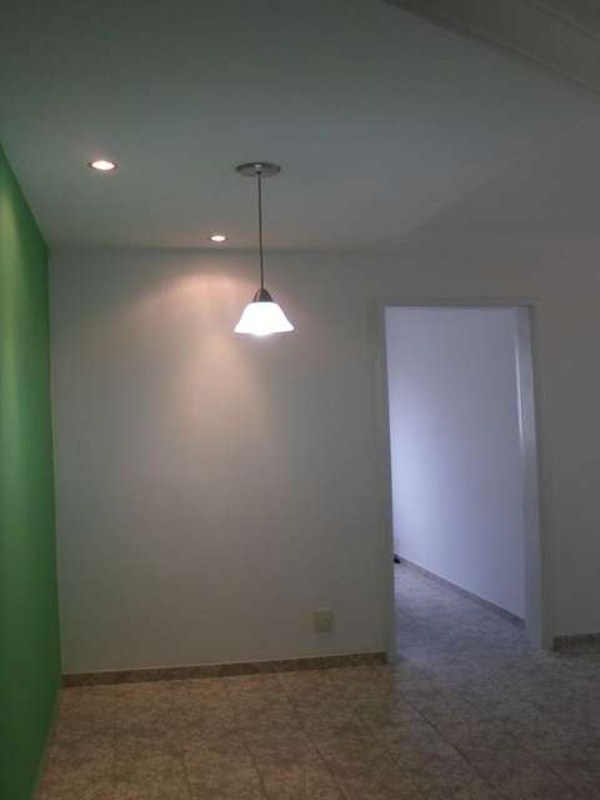 Apartamento à venda com 2 quartos, 60m² - Foto 2