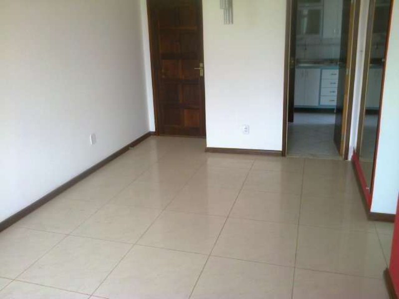 Apartamento à venda com 3 quartos, 80m² - Foto 2