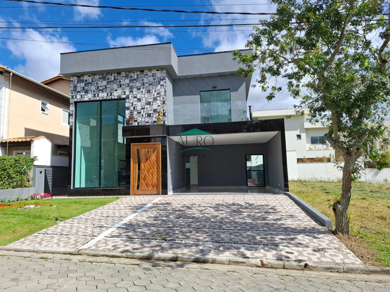 Sobrado, 3 quartos, 319 m² - Foto 1