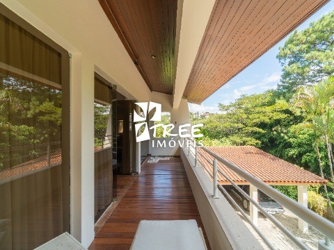 Casa à venda com 5 quartos, 800m² - Foto 2