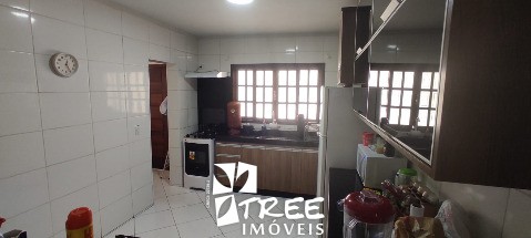 Casa à venda com 3 quartos, 209m² - Foto 2