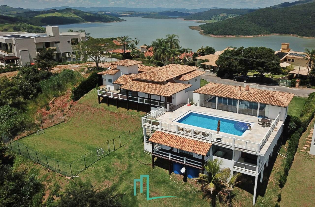 CASA A VENDA EM ESCARPAS DO LAGO CAPITÓLIO/MG   Excelente imóvel, com terreno de 2.000 m² e 750,00m² de área construida,