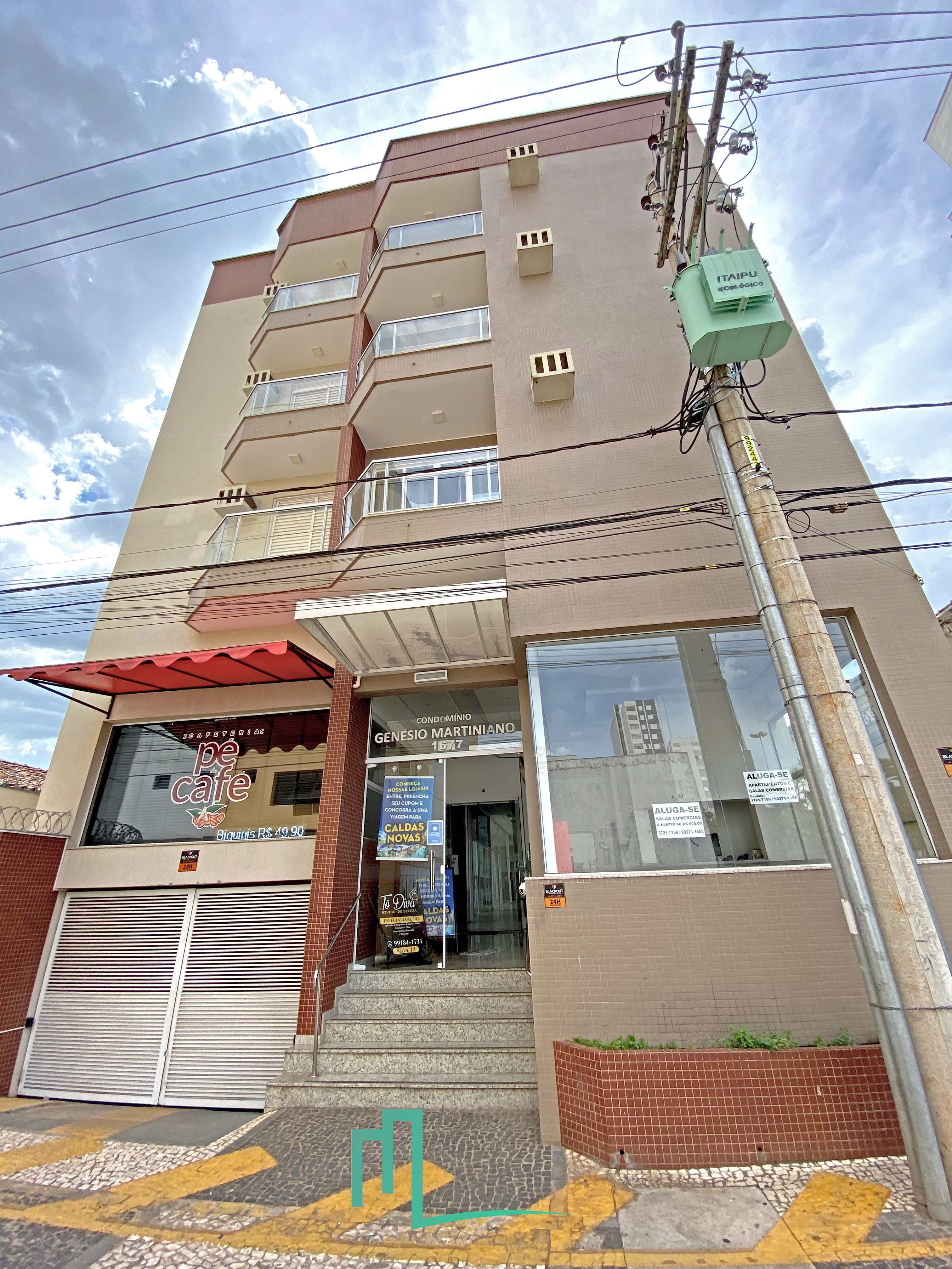 ALUGA-SE SALAS/LOJAS COMERCIAIS NO CENTRO NA RUA DO COMERCIO