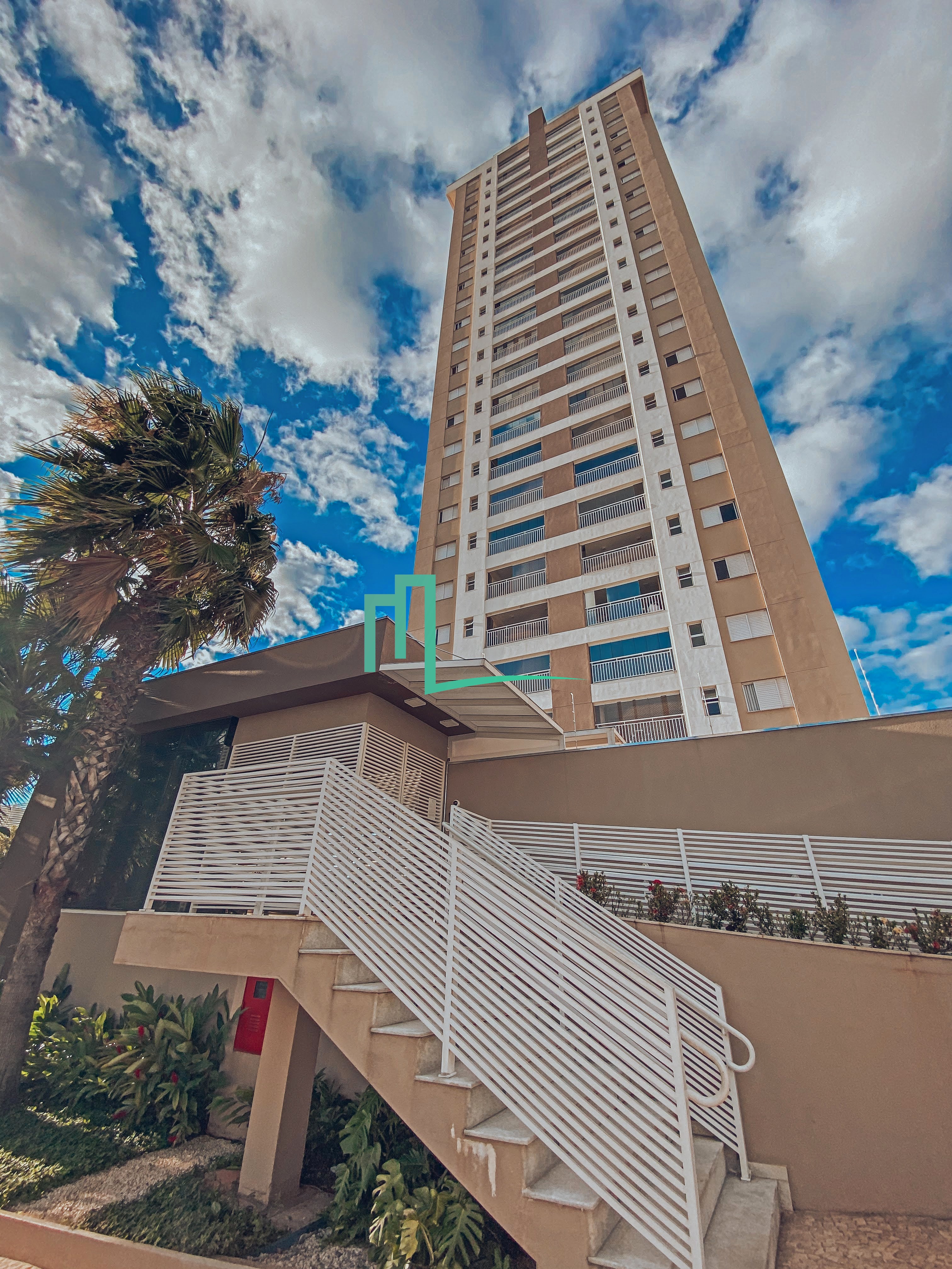LINDA COBERTURA À VENDA NO EDIFICIO SKY EM FRANCA/SP  Cobertura Duplex, localizada na area central de Franca, no Edifici