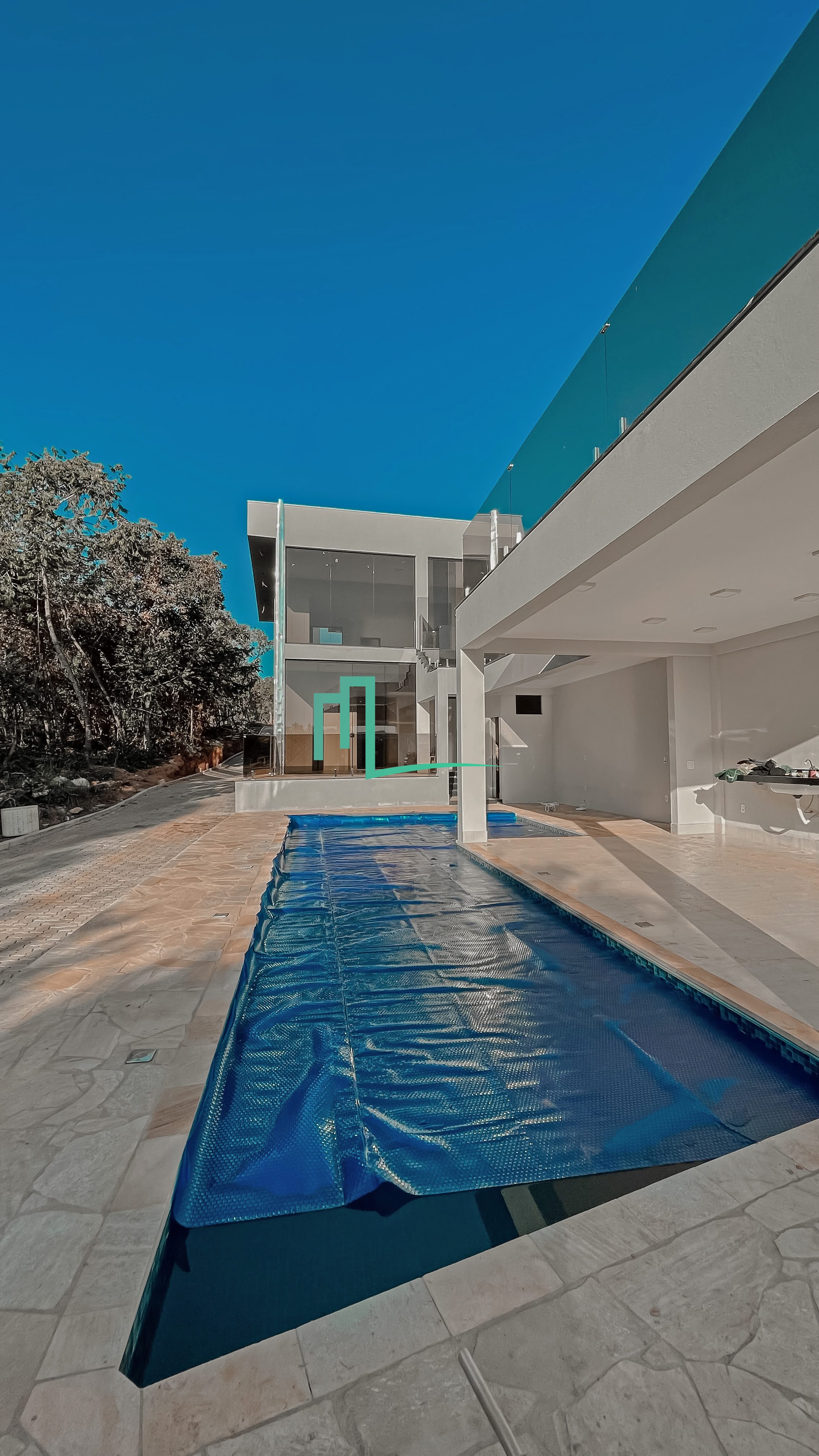 RANCHO BEIRA AGUA EM RIFAINA - VENDA - ALTO PADRÃO - EXCELENTE LOCALIZAÇÃO - 600 Metros de área construida - Cinco Suit