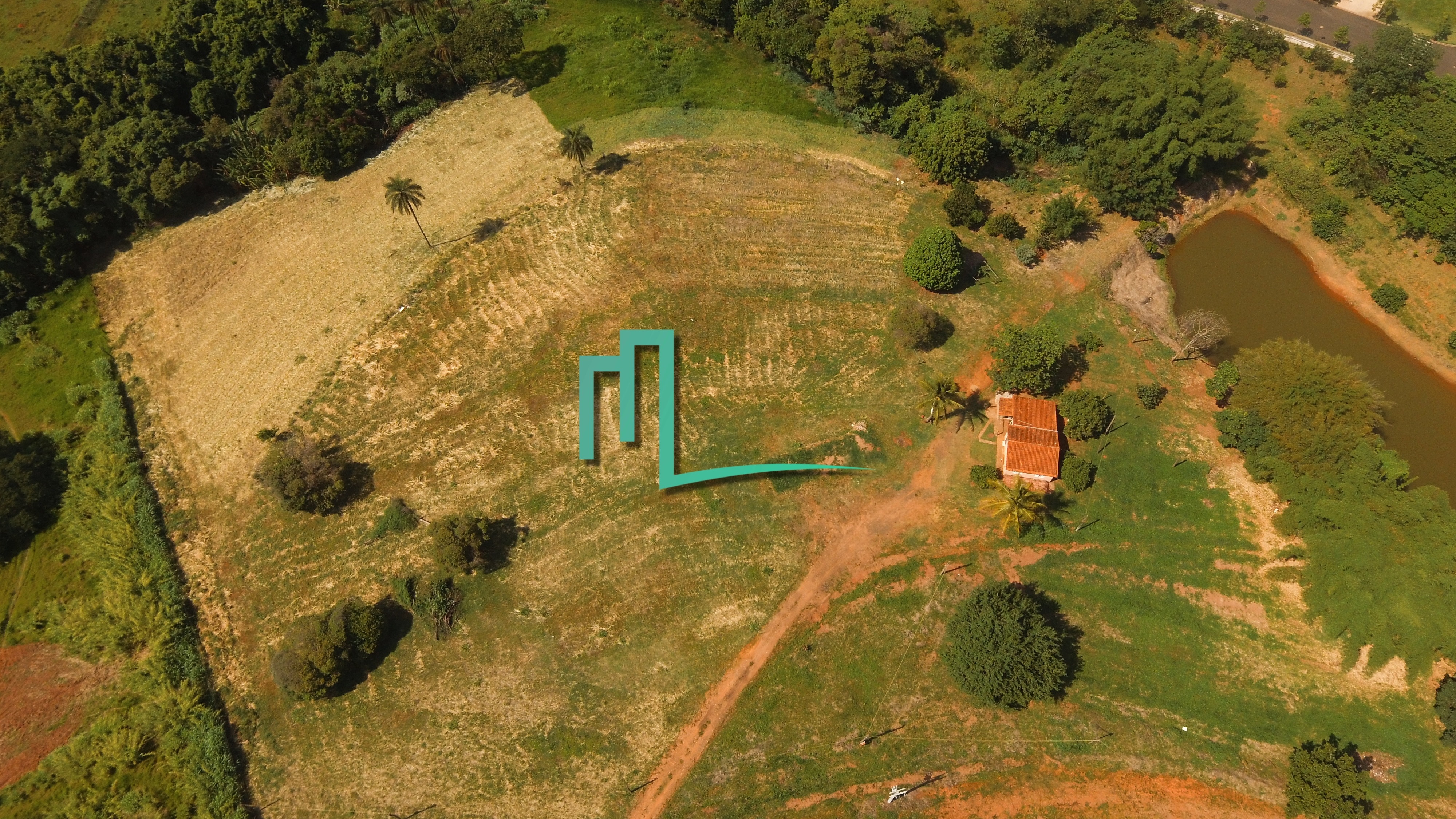 ÁREA DISPONIVEL À VENDA EM LOCALIZAÇÃO PRIVILEGIADA PARA CONDOMINIOS FECHADOS   Área com o total de 61.000 metros², de g