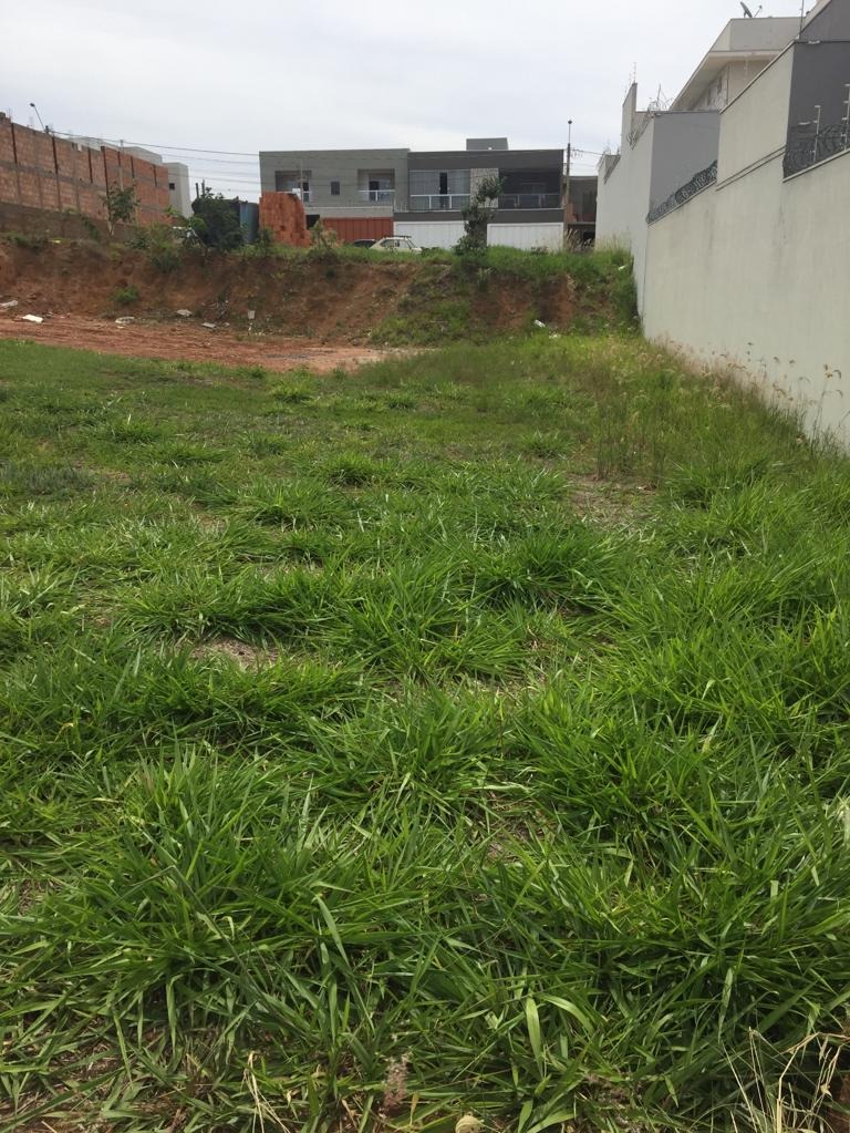 VENDE-SE TERRENO NO JARDIM SANTA LÚCIA Excelente terreno no jardim santa lúcia medindo 275,00 metros quadrados 11x25
