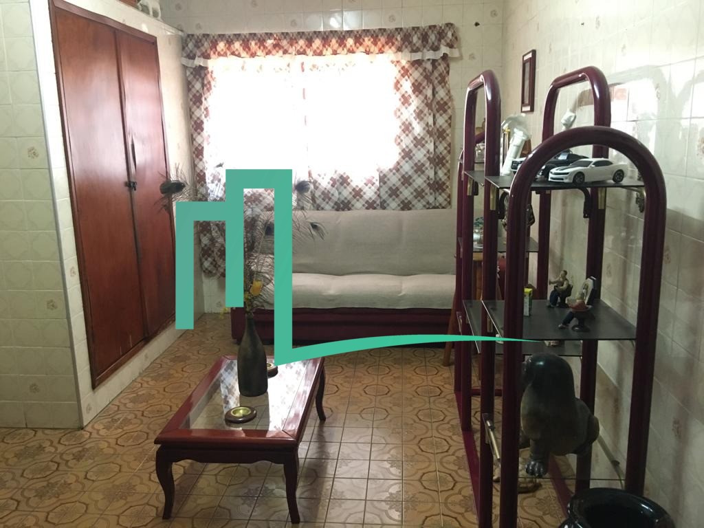 Casa na avenida são Vicente   250m2 de terreno 190m2 de construção  três quartos Uma suíte Sala de jantar Sala de estar 