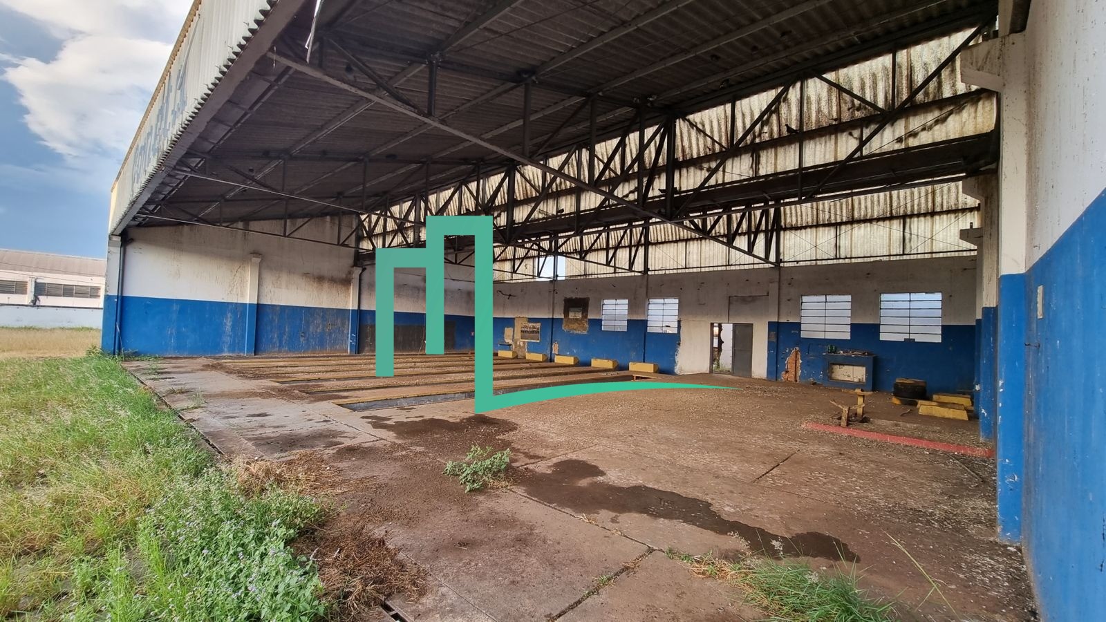 Excelente área de 9257,98m²