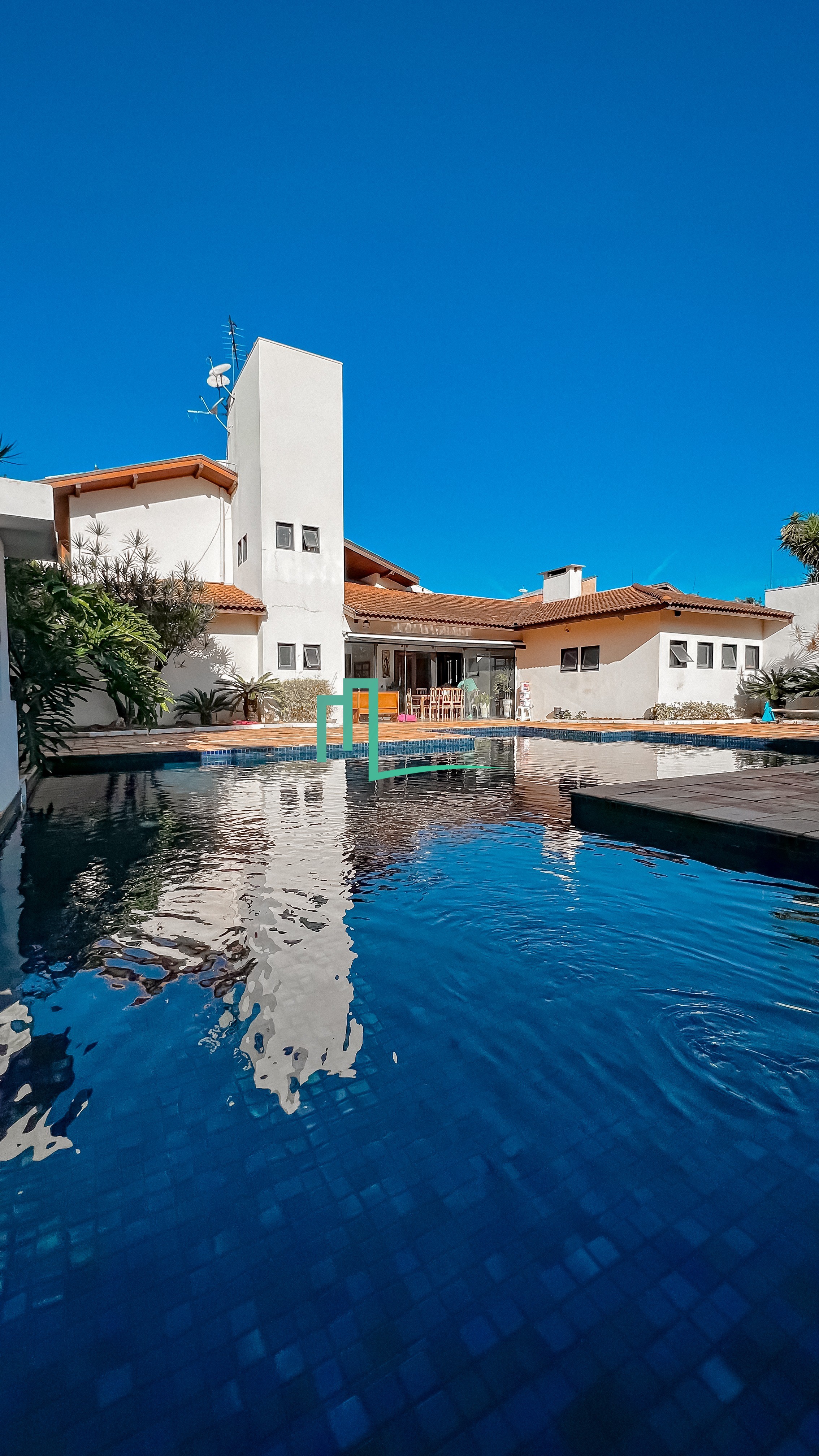 Linda residência de alto padrão disponivel à venda no Condominio Vila Hipica  - 476,53 metros de área construída - 1.000