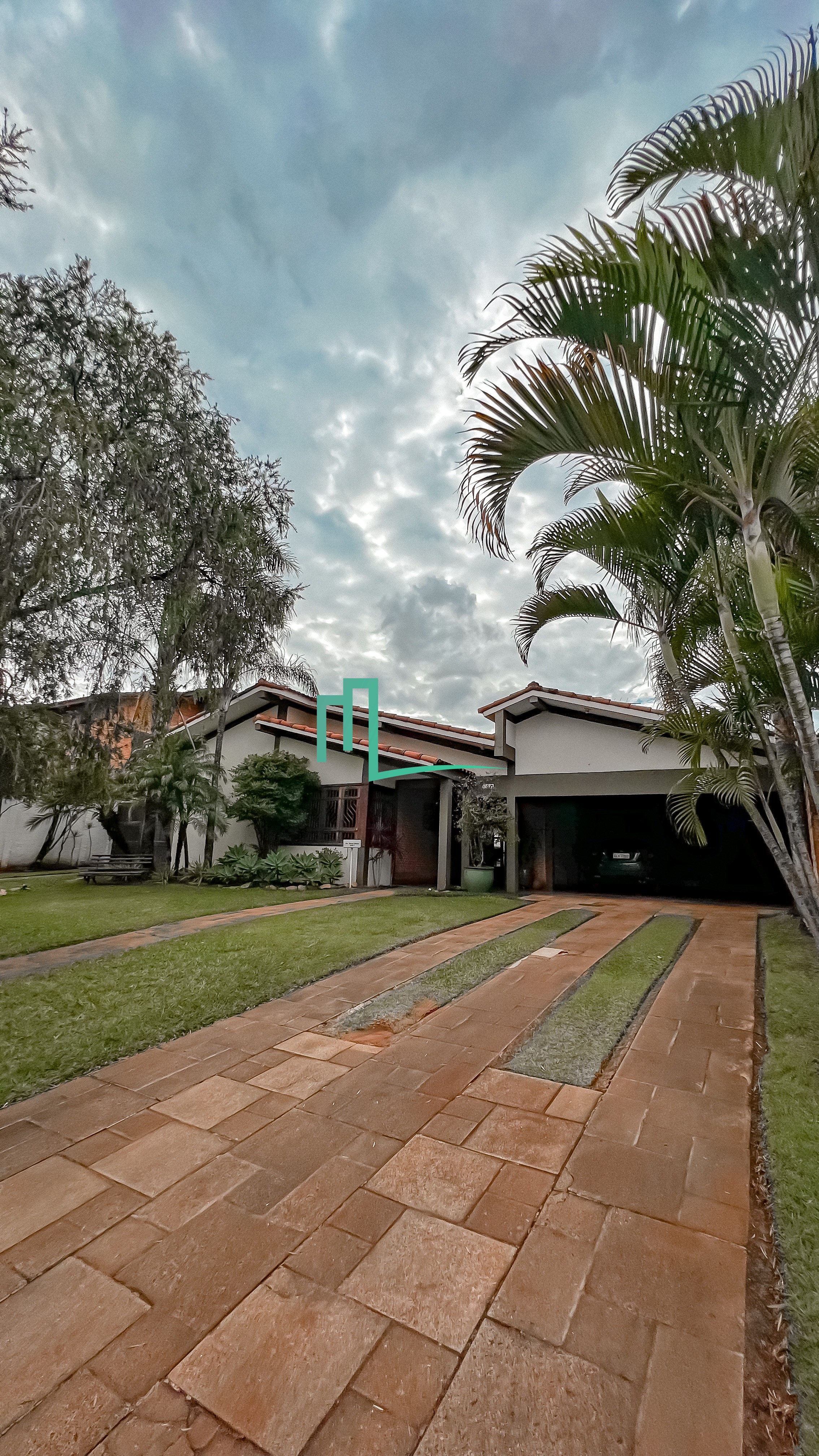 Excelente casa na Vila Hípica - 395,46 m² de área construída - 800m² metros de terreno -  4 suítes amplas - Suíte master