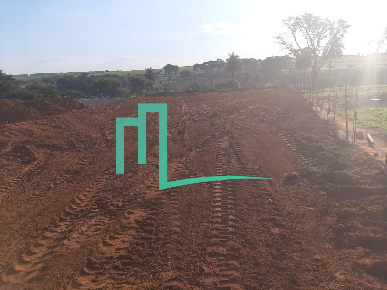 VENDE-SE ÓTIMO TERRENO PLANO,  AO LADO DOS MELHORES CONDOMÍNIOS DE FRANCA.   TERRENO MEDINDO 306M² COM 12M DE FRENTE. AC