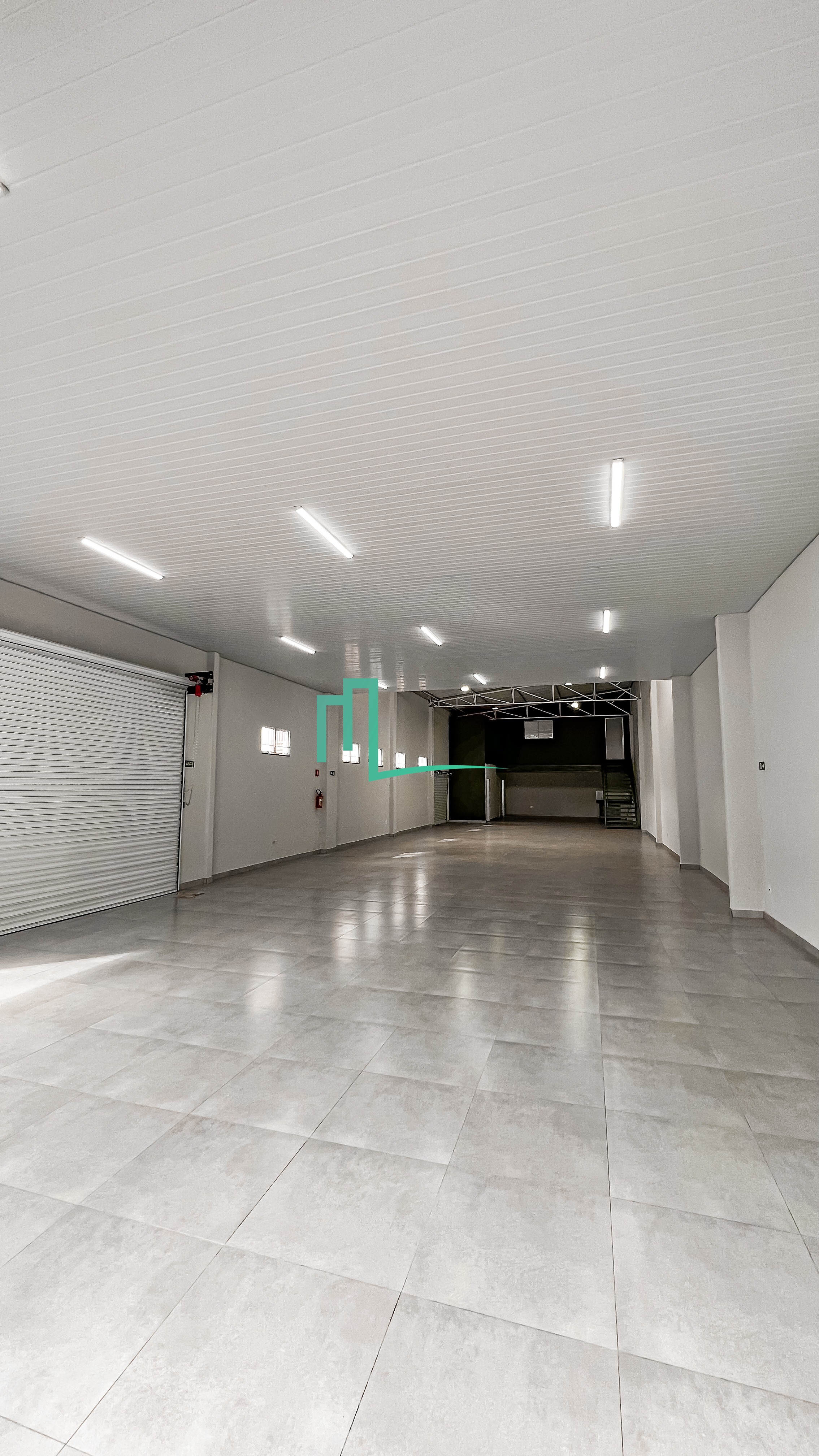 BARRACÃO/GALPÃO DISPONIVEL PARA ALUGUEL NO CENTRO EM ÓTIMA LOCALIZAÇÃO NA RUA DR. JULIO CARDOSO COM ESTACIONAMENTO PRÓPRIO