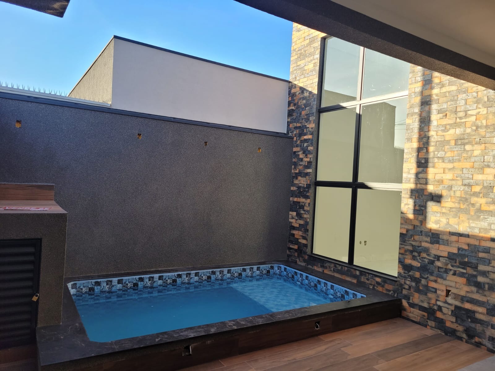 VENDE-SE CASA NOVA NO PRIMO MENEGHETI II Linda casa no primo menegheti II com acabamento de primeira - terreno de 18