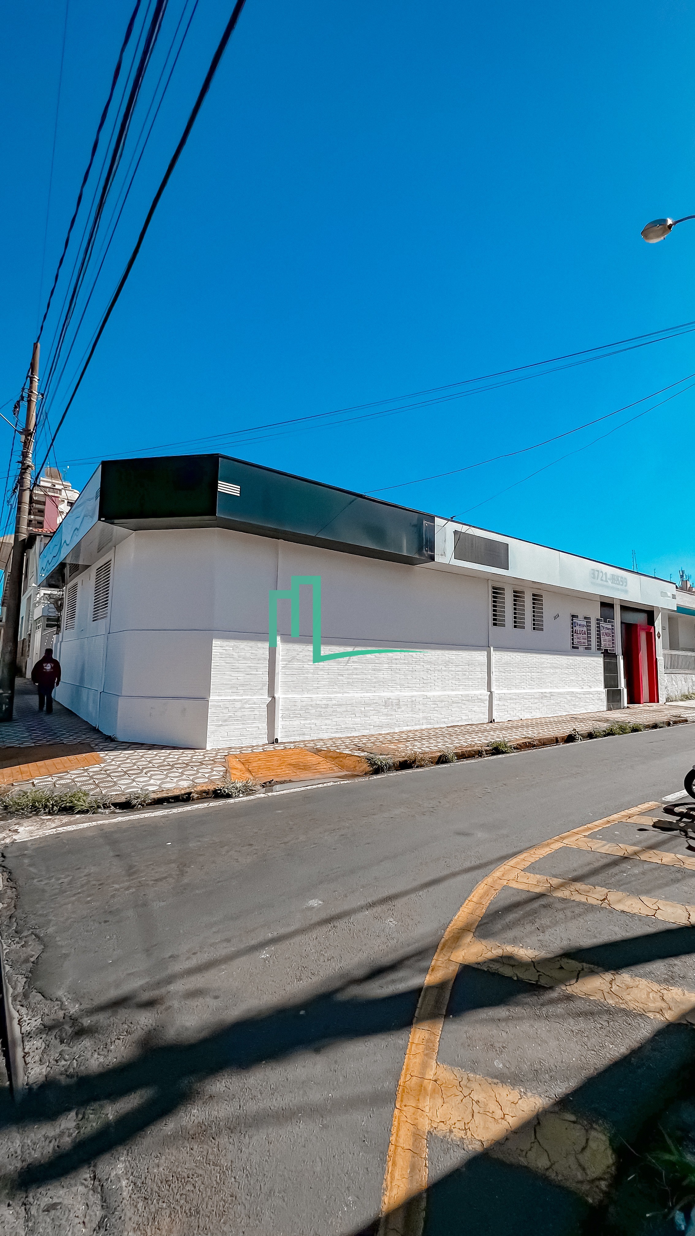 IMÓVEL COMERCIAL À VENDA NO CENTRO NA RUA JULIO CARDOSO DE ESQUINA  - Imóvel adaptado para clinicas com acesso para cade