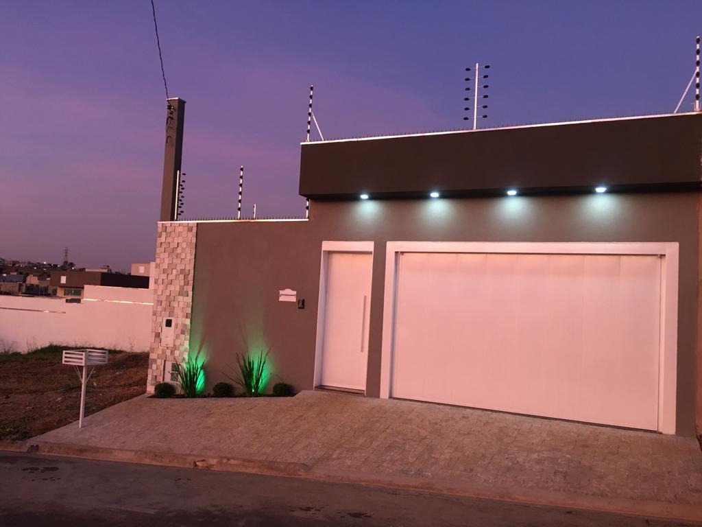 VENDE-SE CASA NO PRIMO MENEGHETTI ll 144m² Casa com 3 quartos sendo 1 suite com closet área claridade exclusiva e banhe