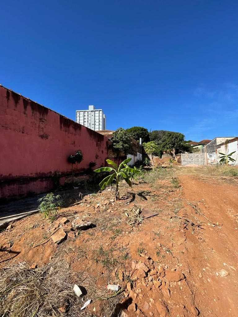 VENDE-SE TERRENO COMERCIAL  NO CENTRO   NEGOCIO DE OPORTUNIDADE  Excelente terreno  no com centro medindo  660 metros se