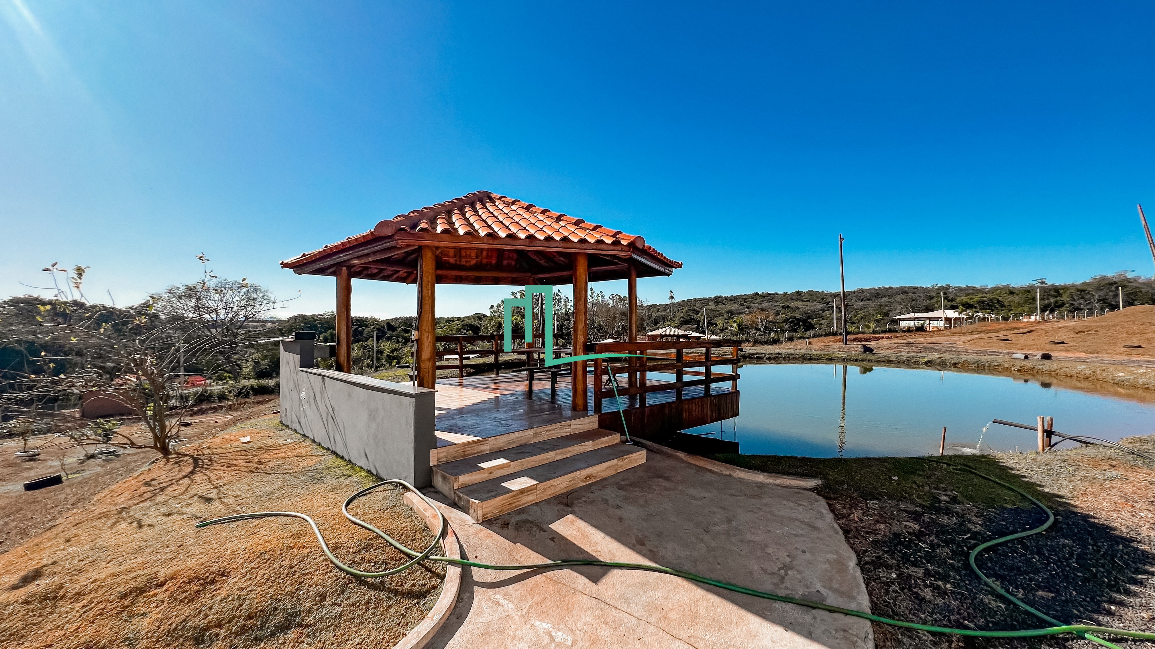 Linda propriedade rural localizada á 15 kilometros do centro de Franca/SP, com 2.5 alqueires de área total, lazer comple