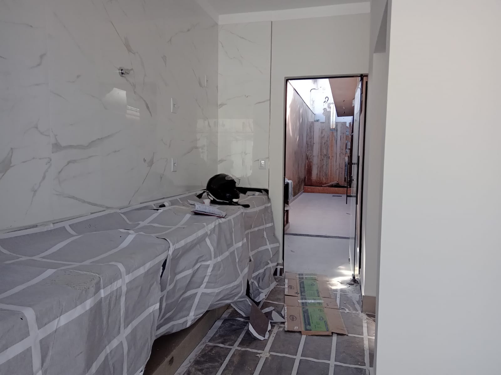 CASA À VENDA NO PARQUE UNIVERSITARIO   -150m² -3 Dormitórios sendo 1 suíte  -Garagem com duas vagas -Ótima localização  