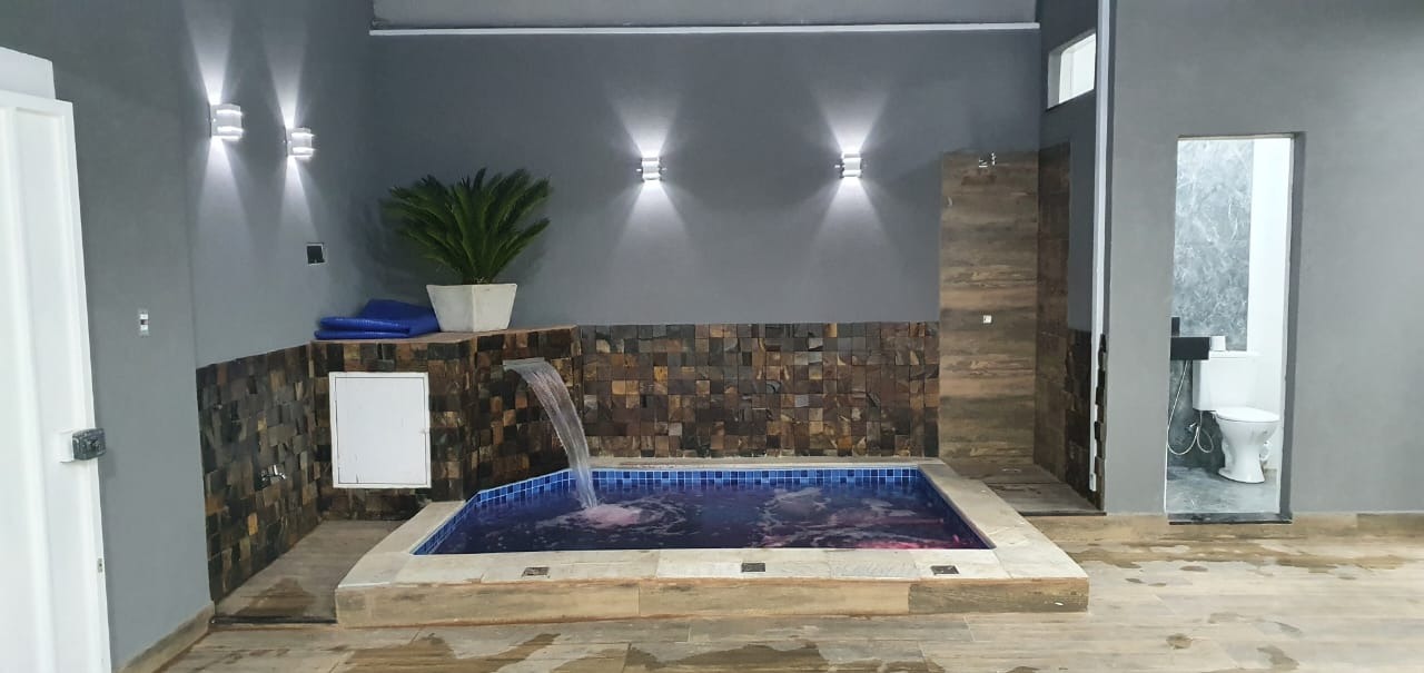 Linda casa com área de lazer completa! Primo Meneghetti II Fino acabamento: porcelanato, mármore s. Gabriel, lav. Escu