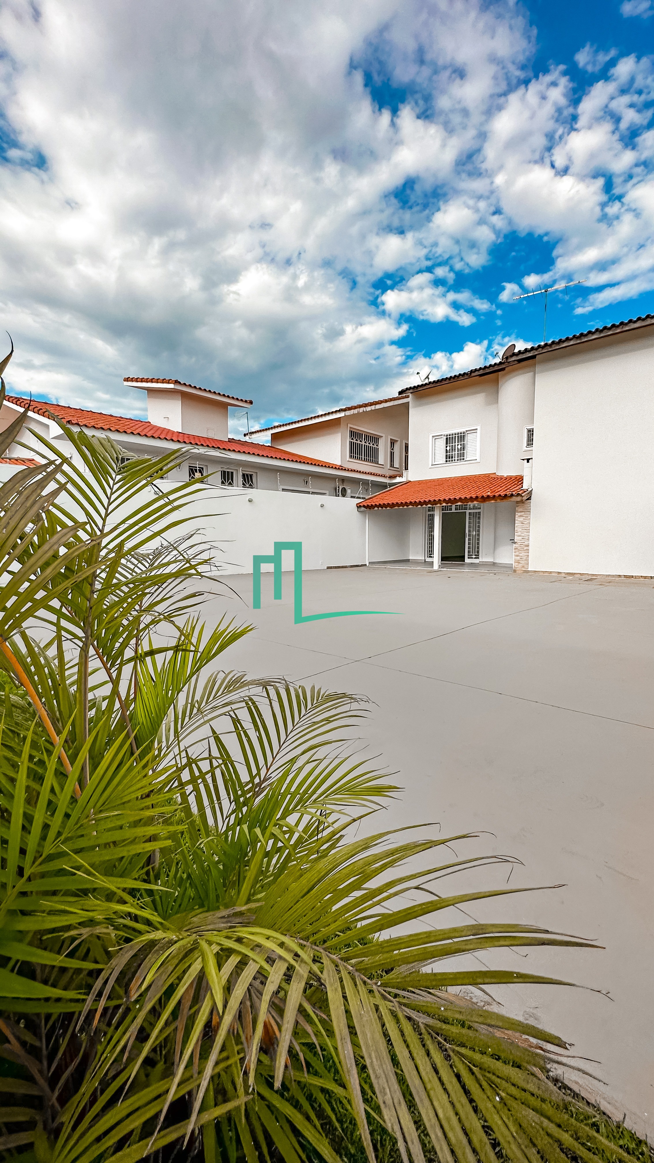 Linda residência á venda no Village São Vicente - Area nobre da cidade  - 360 metros de terreno  - 190 metros de constru